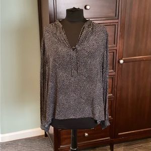 Gap split neck long sleeve feminine blouse EUC. Black with small white pattern.